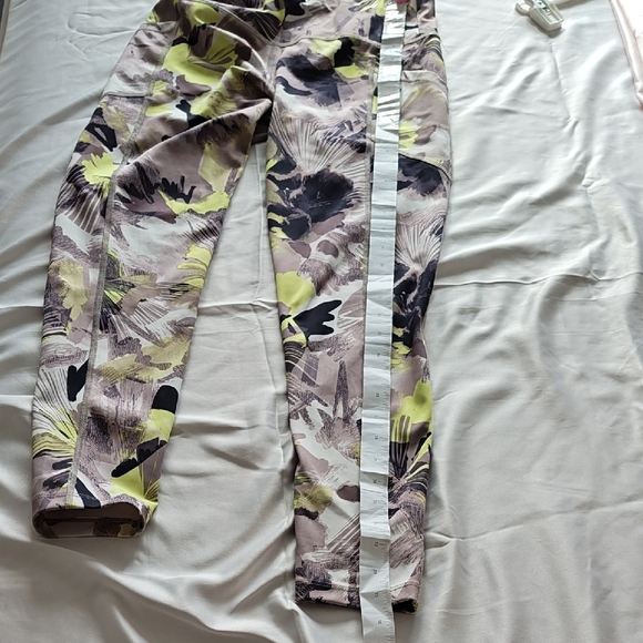 Calvin Klein Floral-Print High-Waist Leggings in Sage, Black & Gray - Picture 14 of 14